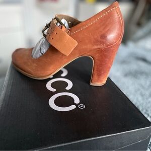 ECCO Women's Kiev cognac Leather Heels. Worn once.